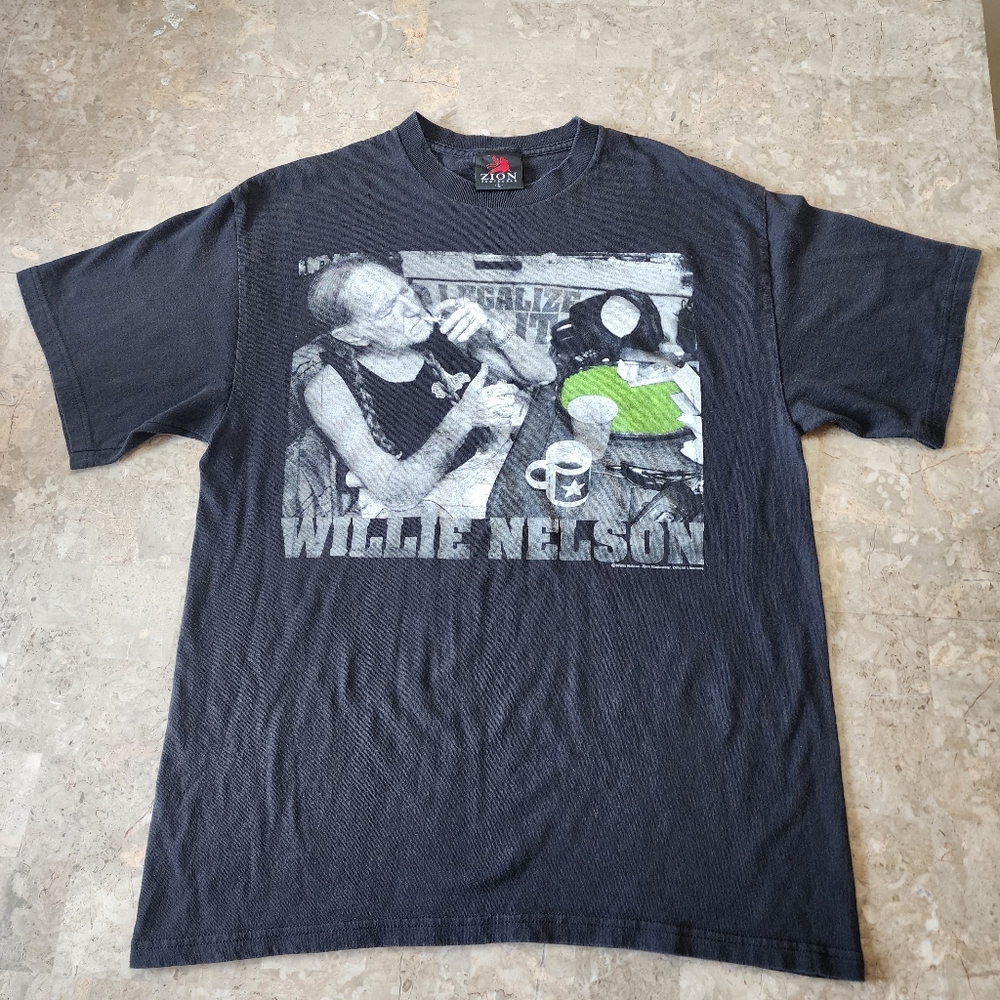 Willie Nelson legalize it tee